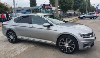 Volkswagen Passat full