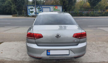 Volkswagen Passat full